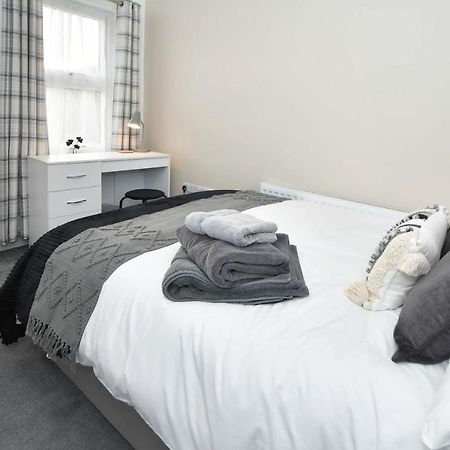 Find A Spacious And Stylish Escape In The City Centre At Sturgess House, Perfect For Longer Stays! Stoke-on-Trent Екстер'єр фото