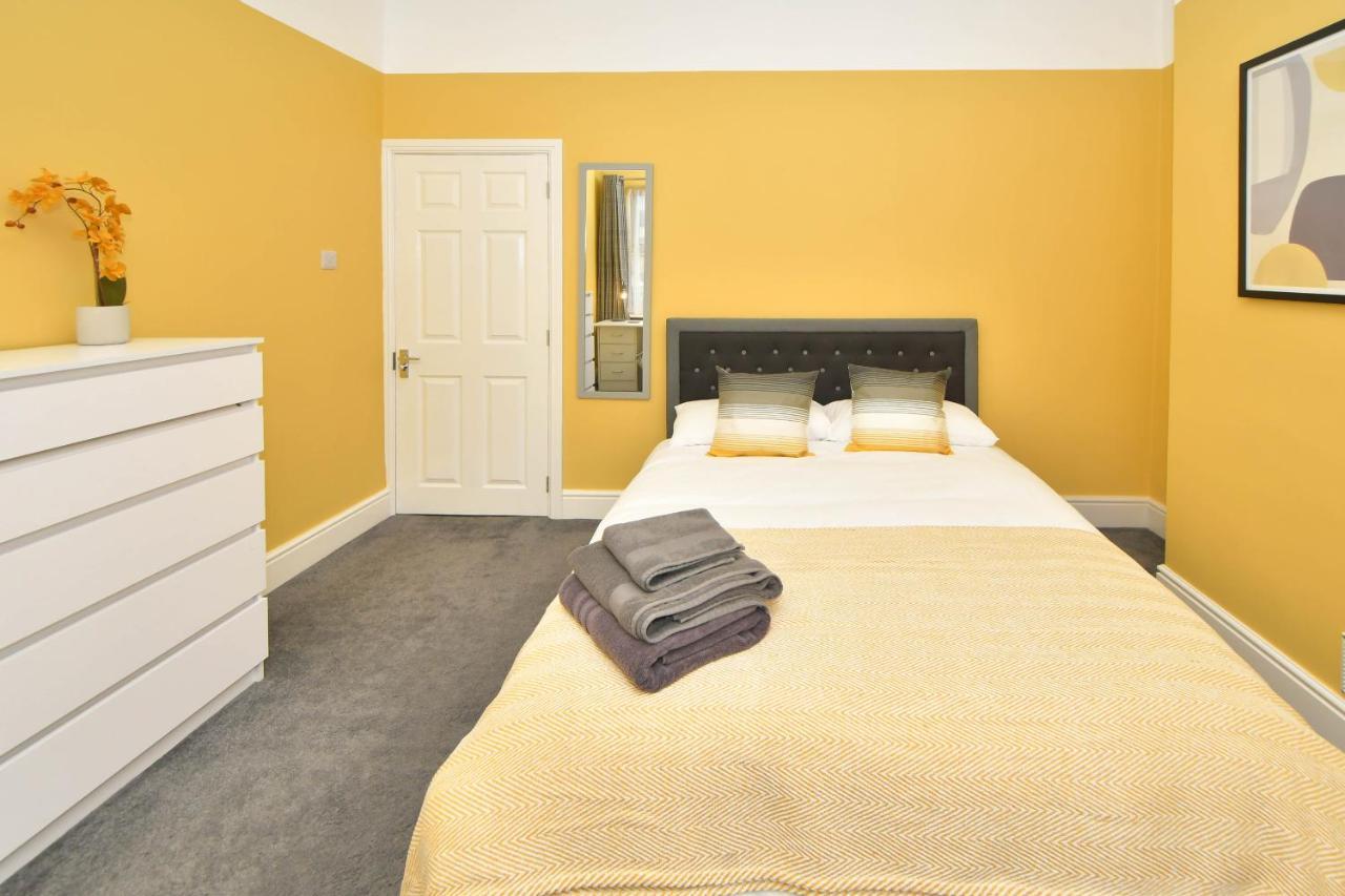 Find A Spacious And Stylish Escape In The City Centre At Sturgess House, Perfect For Longer Stays! Stoke-on-Trent Екстер'єр фото