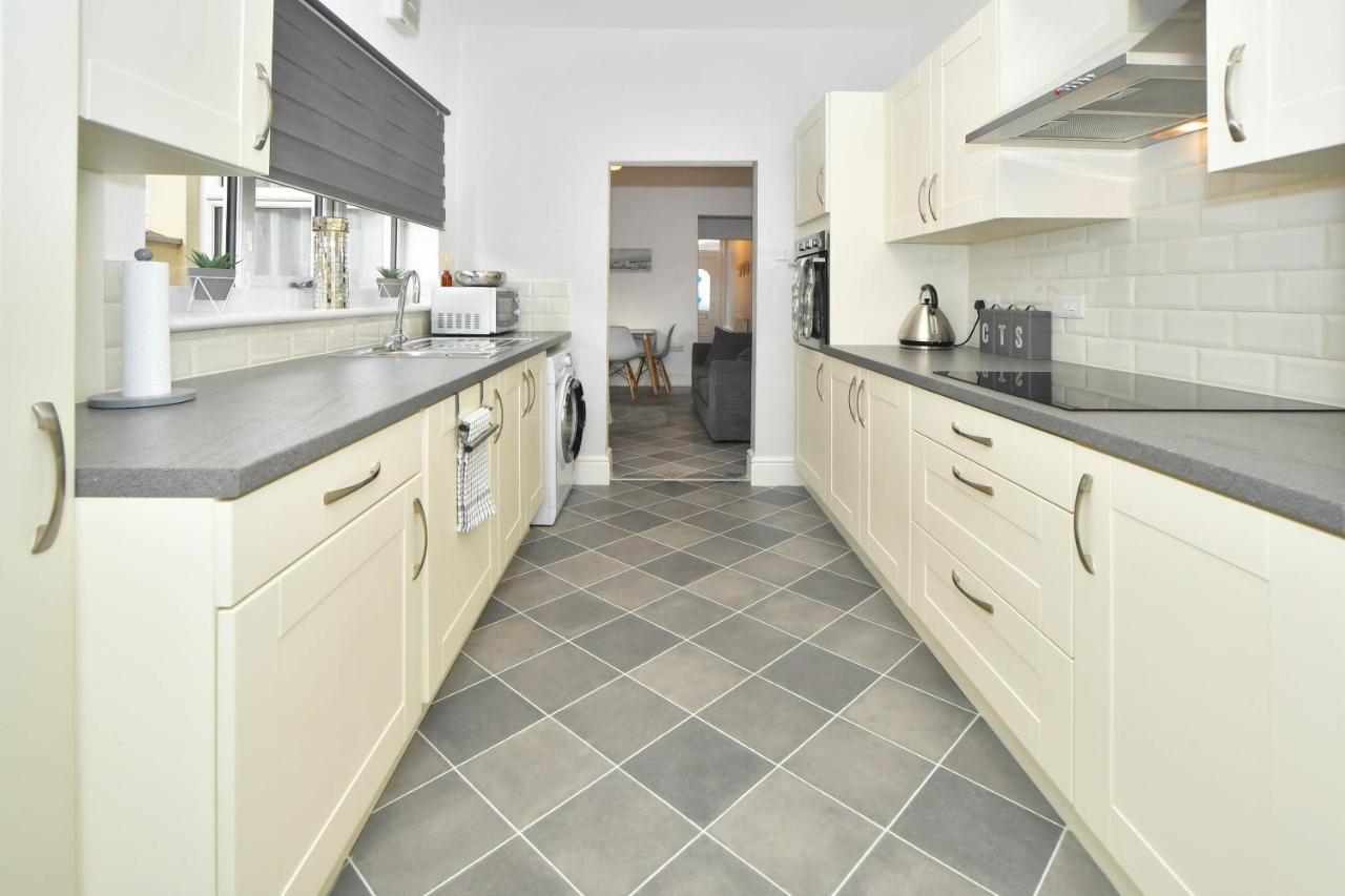 Find A Spacious And Stylish Escape In The City Centre At Sturgess House, Perfect For Longer Stays! Stoke-on-Trent Екстер'єр фото
