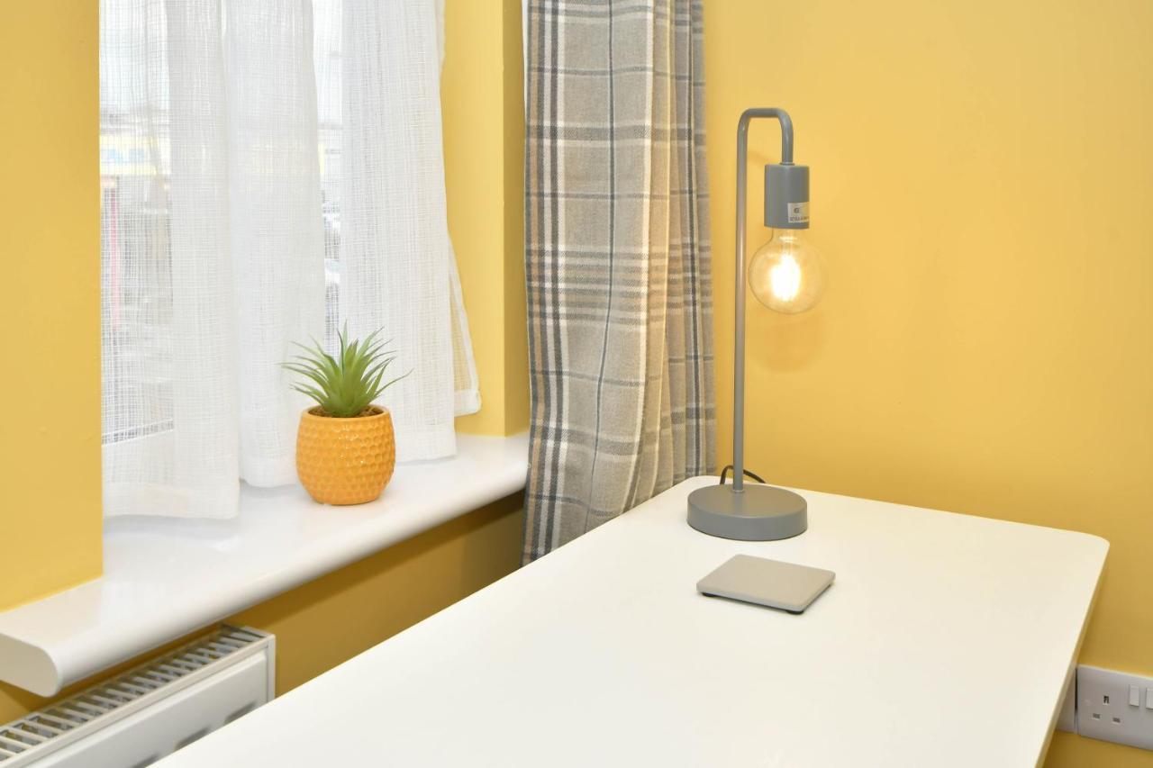 Find A Spacious And Stylish Escape In The City Centre At Sturgess House, Perfect For Longer Stays! Stoke-on-Trent Екстер'єр фото