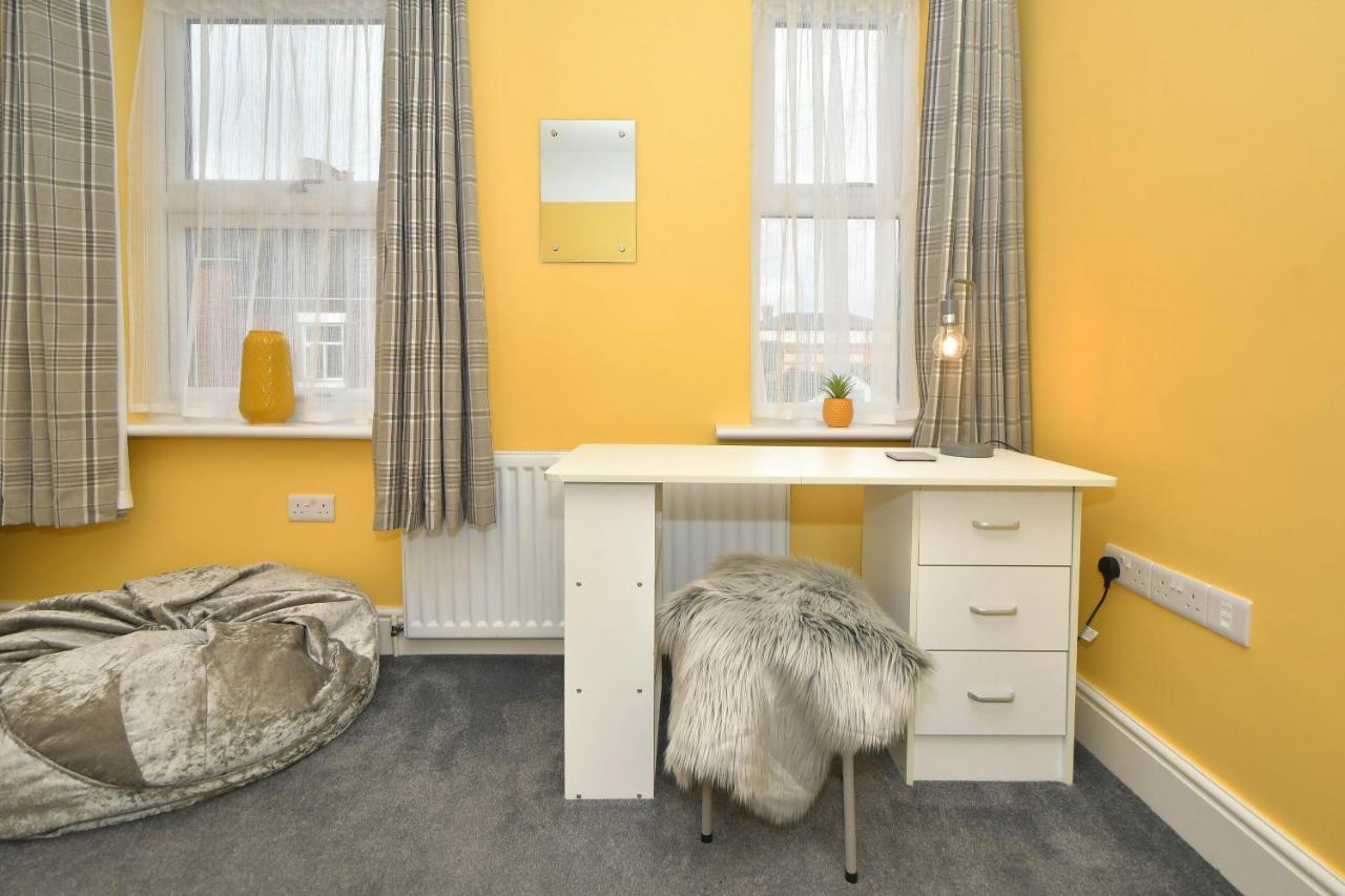 Find A Spacious And Stylish Escape In The City Centre At Sturgess House, Perfect For Longer Stays! Stoke-on-Trent Екстер'єр фото