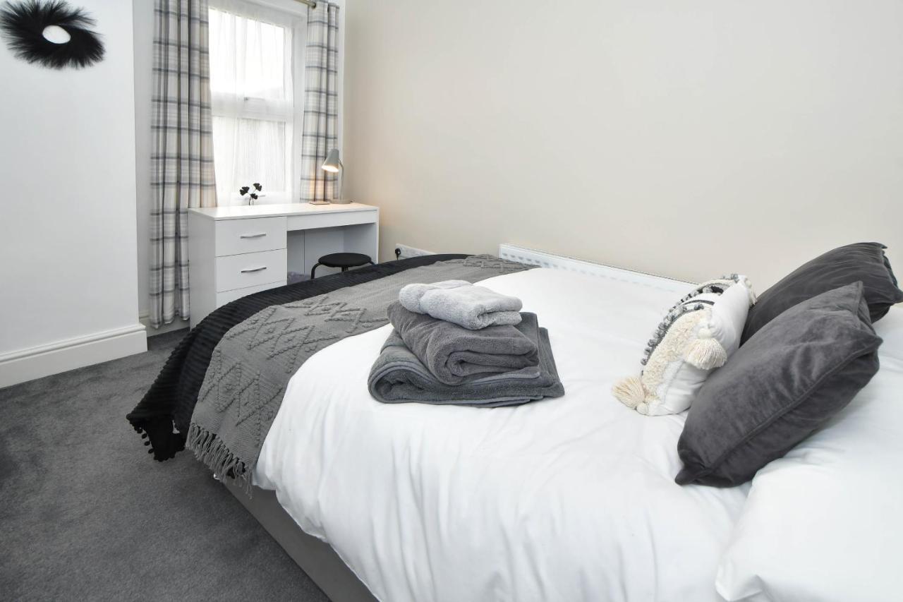 Find A Spacious And Stylish Escape In The City Centre At Sturgess House, Perfect For Longer Stays! Stoke-on-Trent Екстер'єр фото