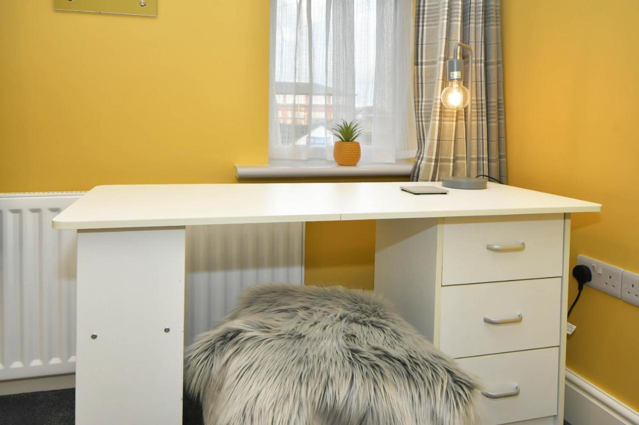 Find A Spacious And Stylish Escape In The City Centre At Sturgess House, Perfect For Longer Stays! Stoke-on-Trent Екстер'єр фото