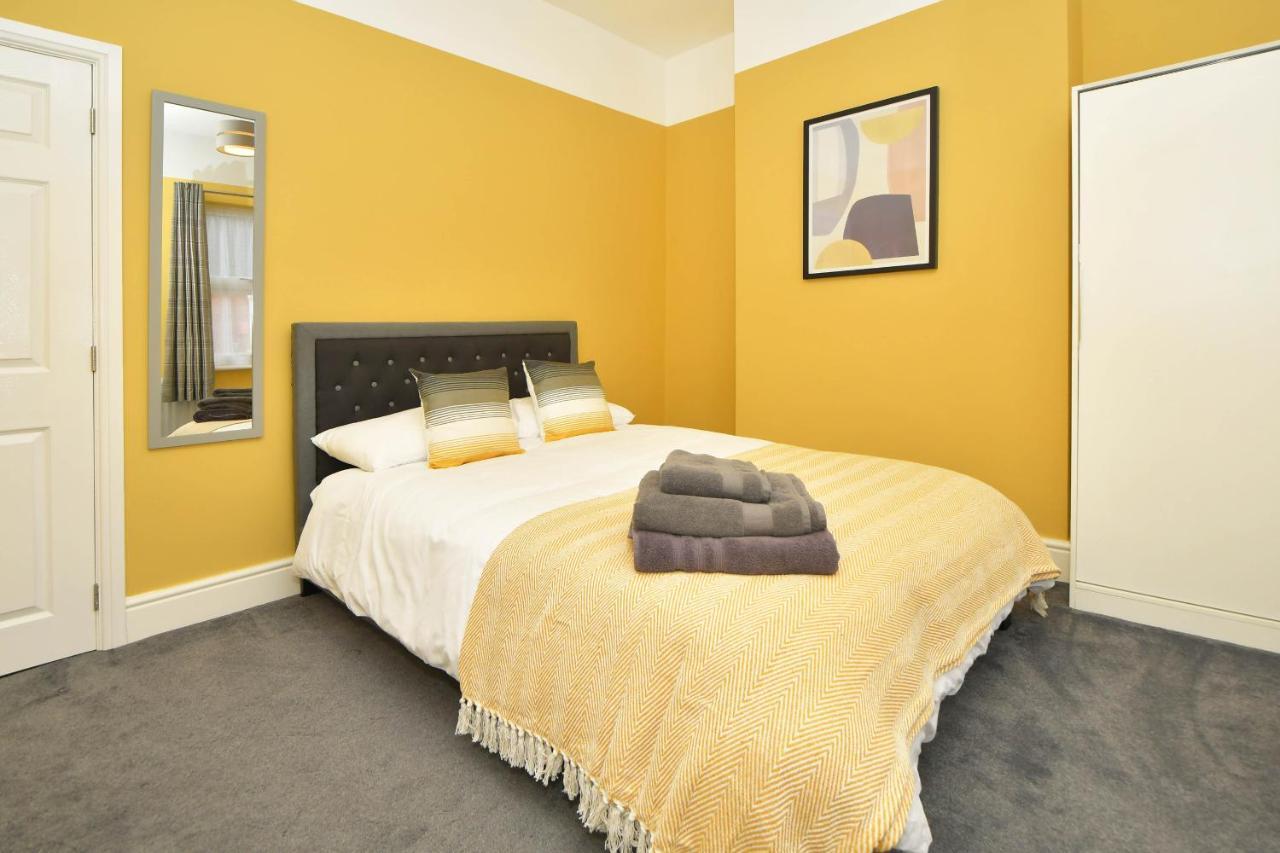 Find A Spacious And Stylish Escape In The City Centre At Sturgess House, Perfect For Longer Stays! Stoke-on-Trent Екстер'єр фото