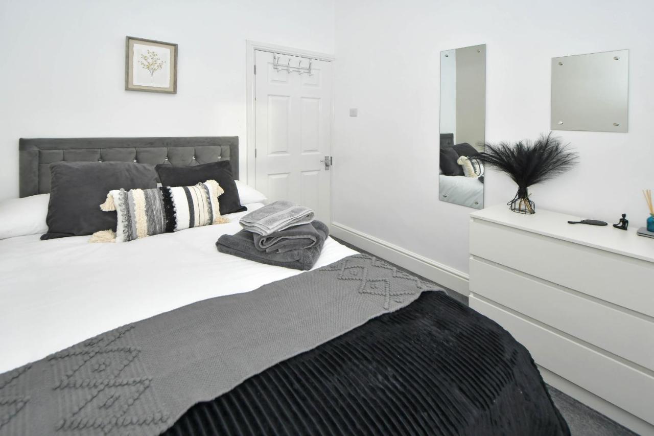 Find A Spacious And Stylish Escape In The City Centre At Sturgess House, Perfect For Longer Stays! Stoke-on-Trent Екстер'єр фото