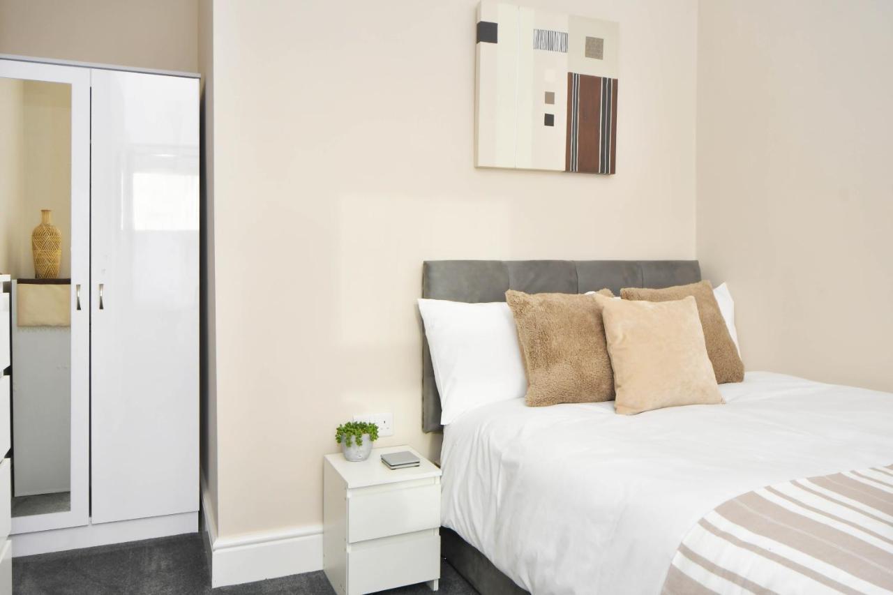 Find A Spacious And Stylish Escape In The City Centre At Sturgess House, Perfect For Longer Stays! Stoke-on-Trent Екстер'єр фото