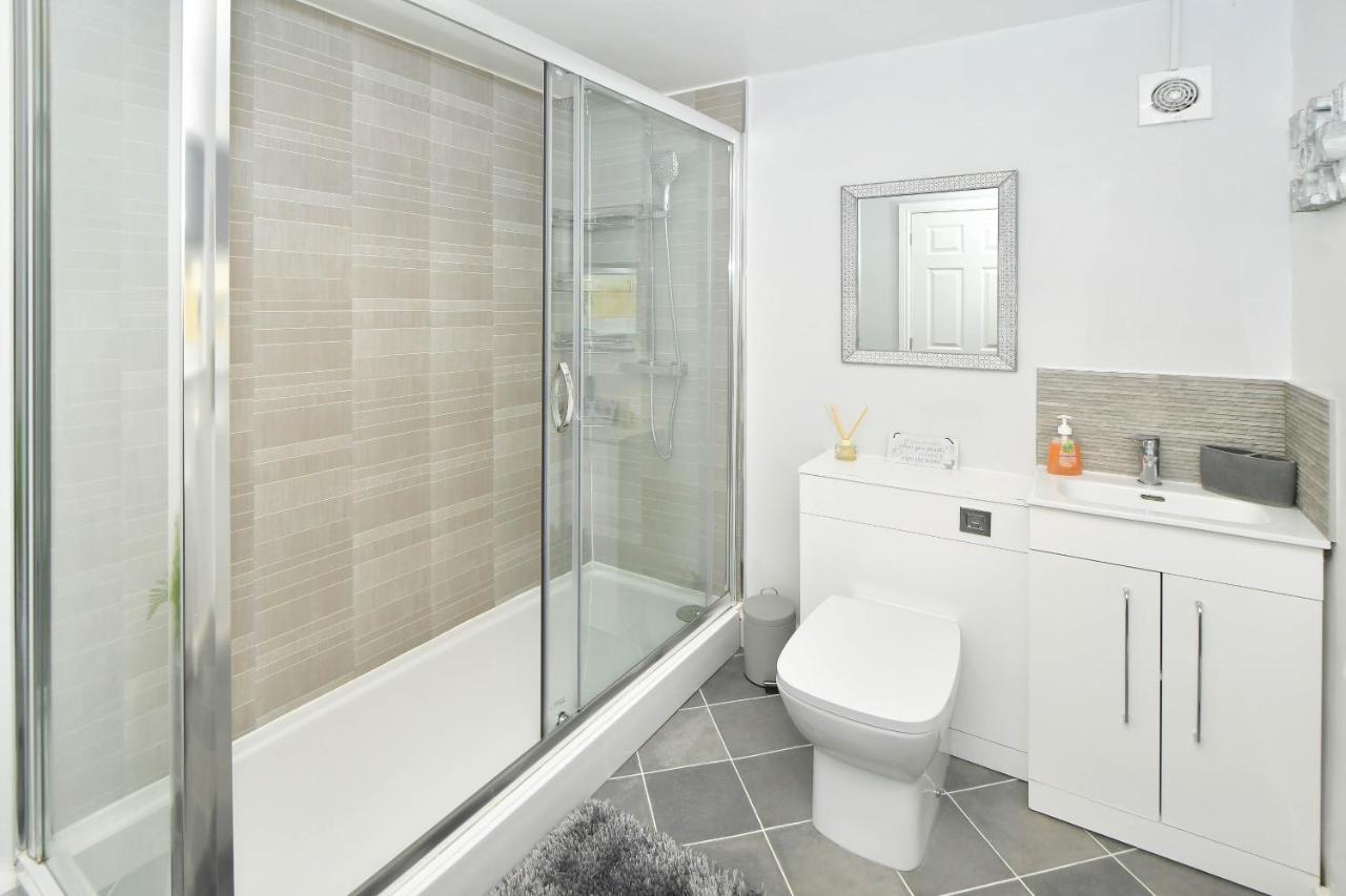 Find A Spacious And Stylish Escape In The City Centre At Sturgess House, Perfect For Longer Stays! Stoke-on-Trent Екстер'єр фото