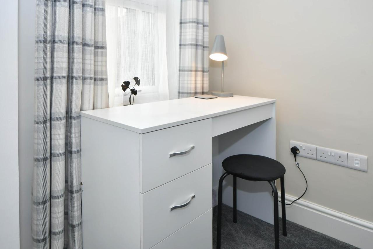 Find A Spacious And Stylish Escape In The City Centre At Sturgess House, Perfect For Longer Stays! Stoke-on-Trent Екстер'єр фото