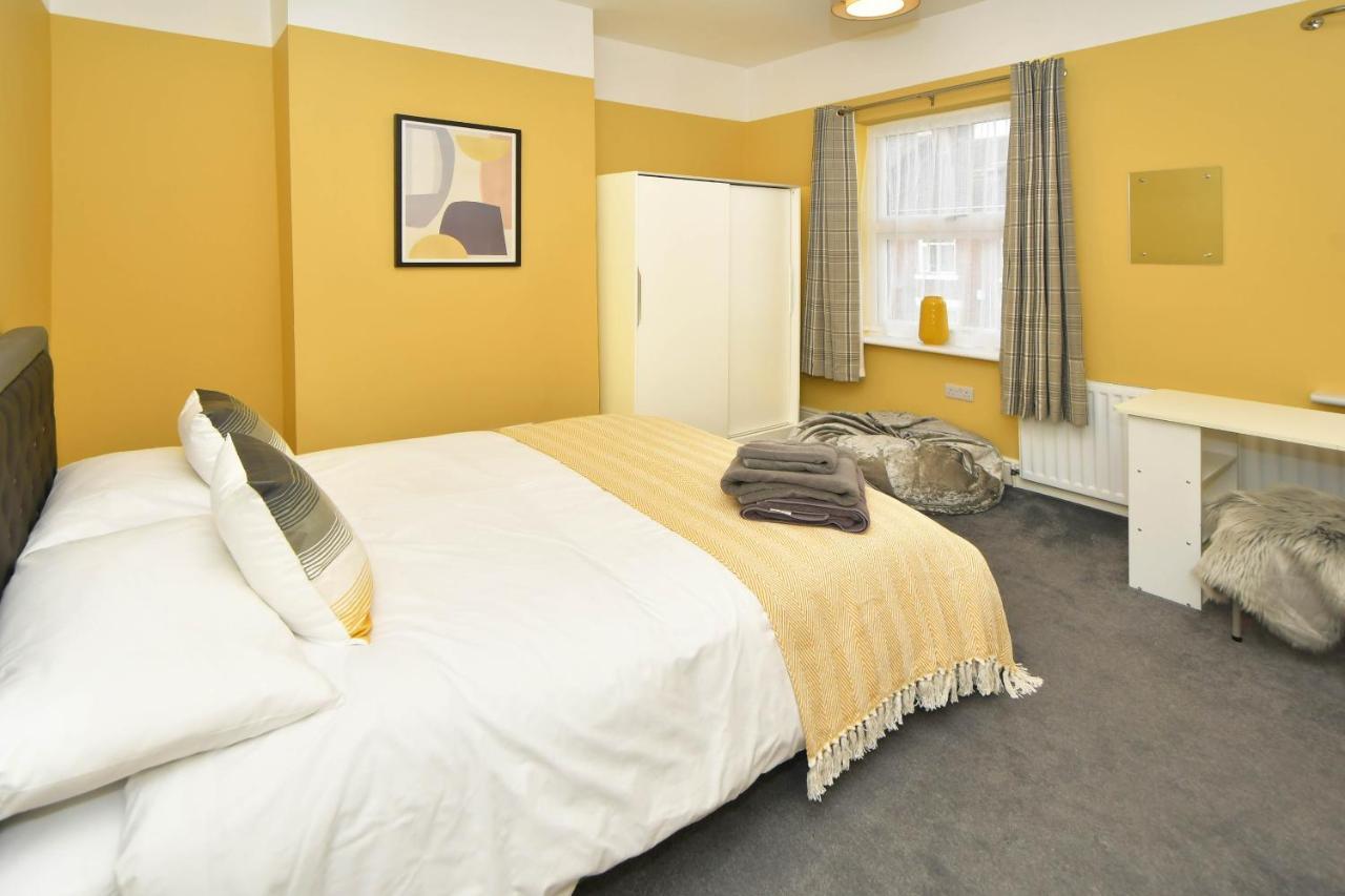Find A Spacious And Stylish Escape In The City Centre At Sturgess House, Perfect For Longer Stays! Stoke-on-Trent Екстер'єр фото